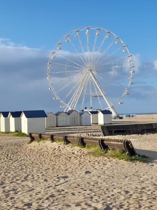 Persea Yourhosthelper Ouistreham Buitenkant foto