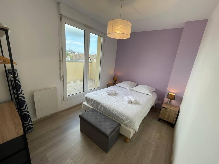 Persea Yourhosthelper Ouistreham Buitenkant foto