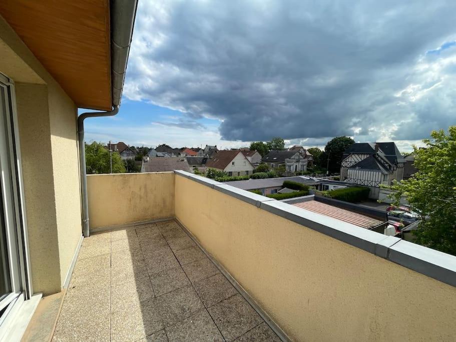 Persea Yourhosthelper Ouistreham Buitenkant foto